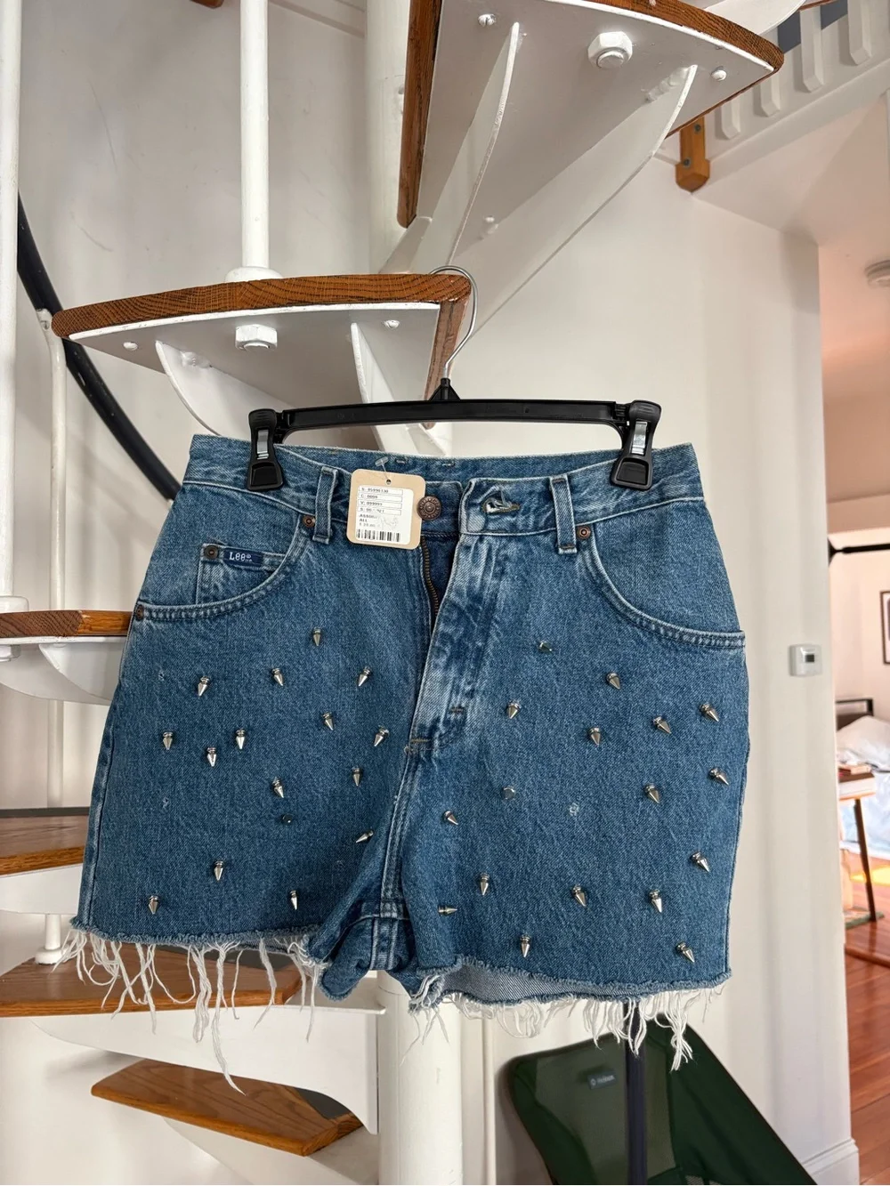 Lee Blue Studded Frayed-Hem Denim Shorts size 26 - Picture 1 of 2